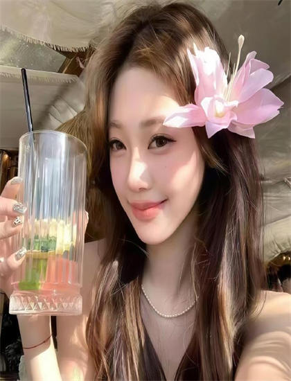 经典的《小财星有亿点粮》象征符号震撼人心的：隐喻意义与文化内涵